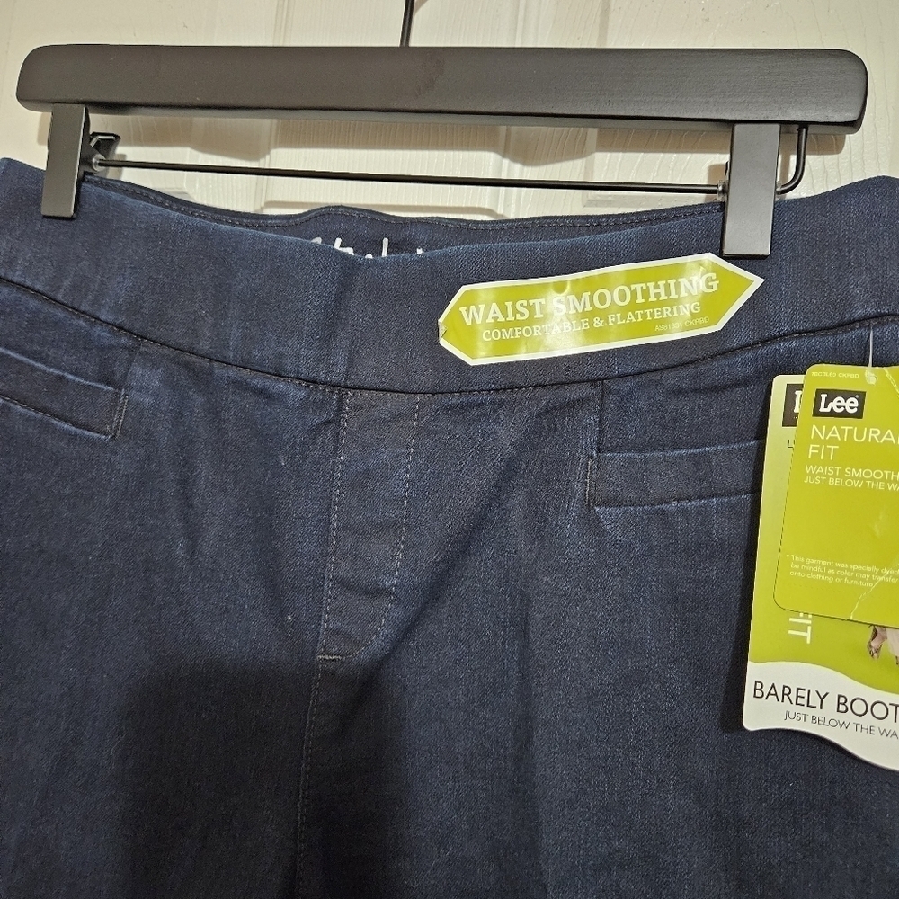 Lee Natural Fit Barely Bootcut Pull On Jeans Size 12 Short - Picture 8 of 14